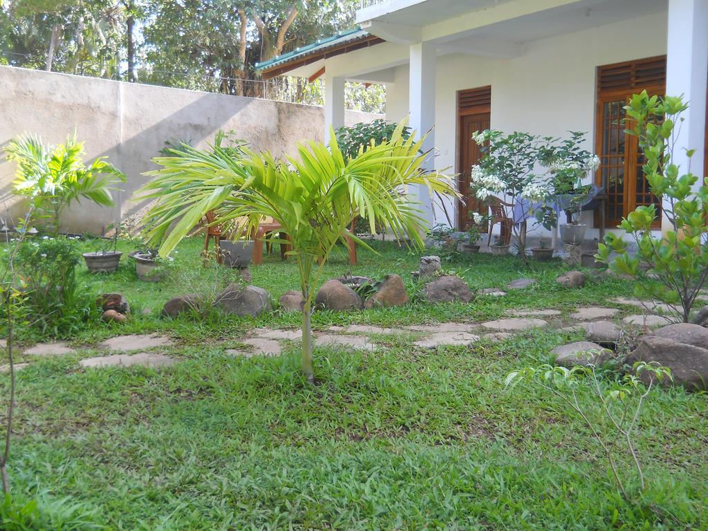 Sunset Tourist Home Polonnaruwa Exteriör bild
