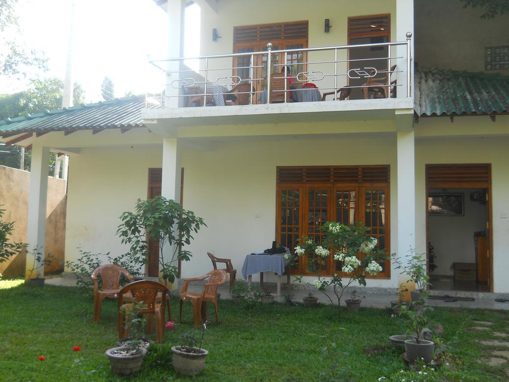 Sunset Tourist Home Polonnaruwa Exteriör bild